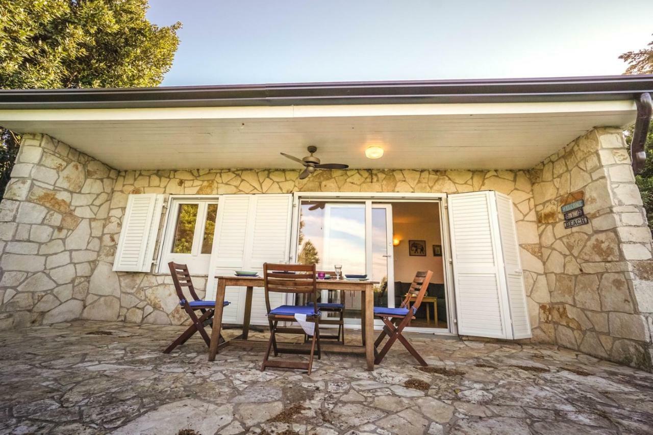 Beach House Lucy Crveni Vrh Bagian luar foto
