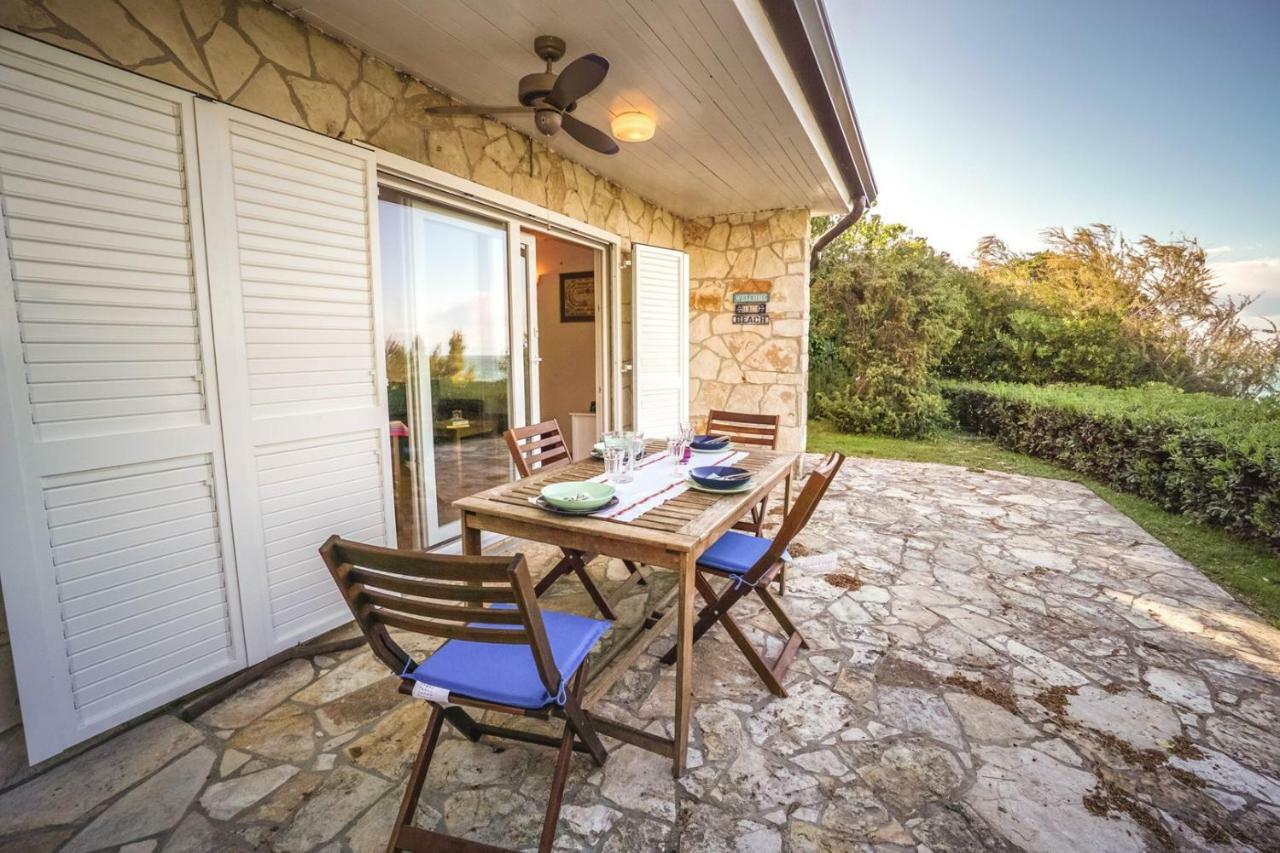 Beach House Lucy Crveni Vrh Bagian luar foto