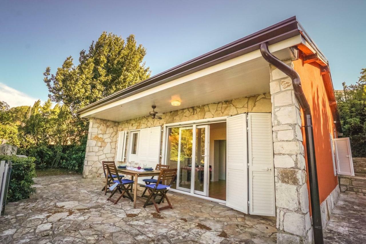 Beach House Lucy Crveni Vrh Bagian luar foto